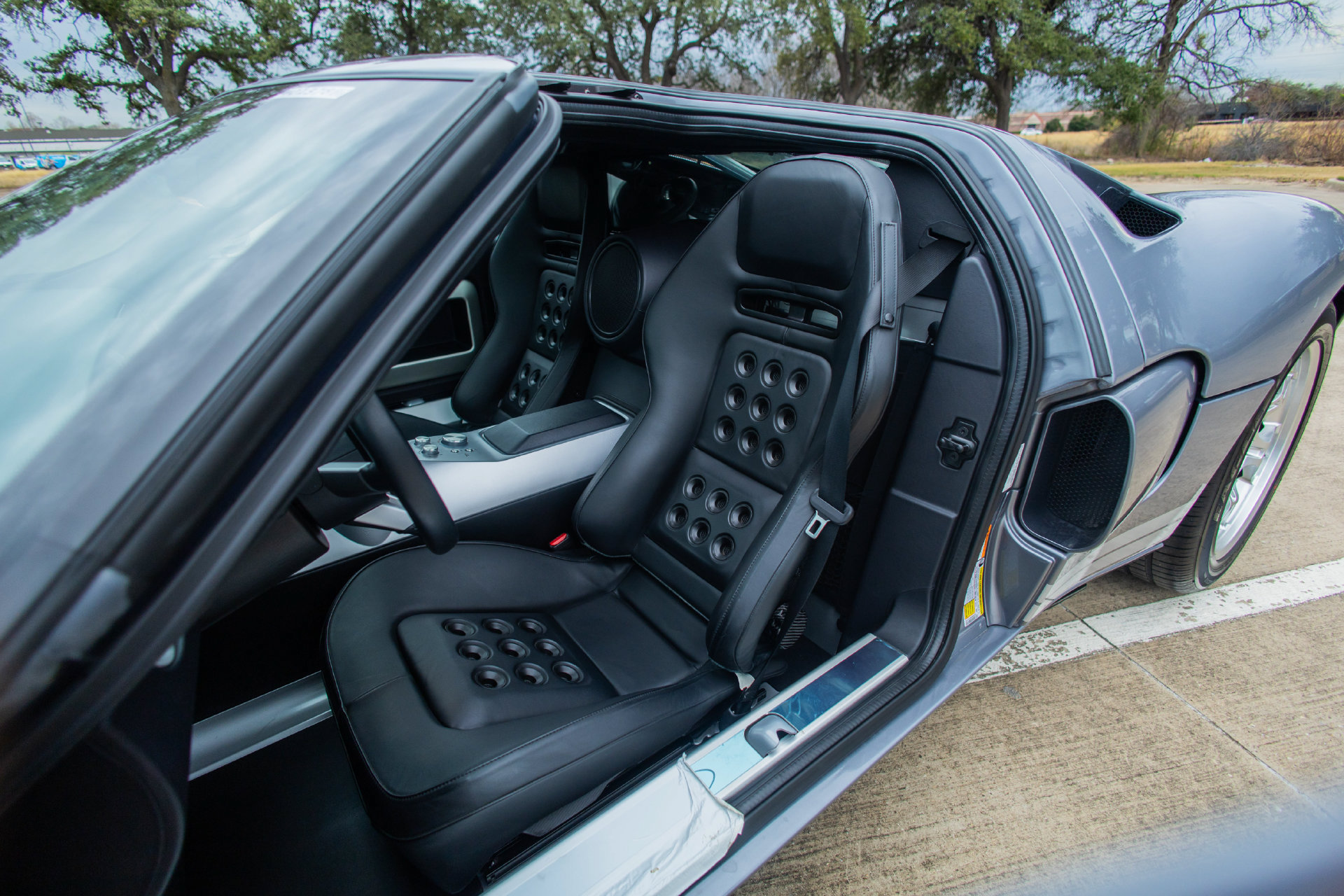 Used 2006 Ford GT RWD image 54