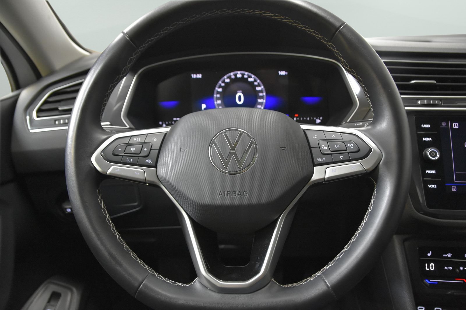 Used 2024 Volkswagen Tiguan SE FWD image 12