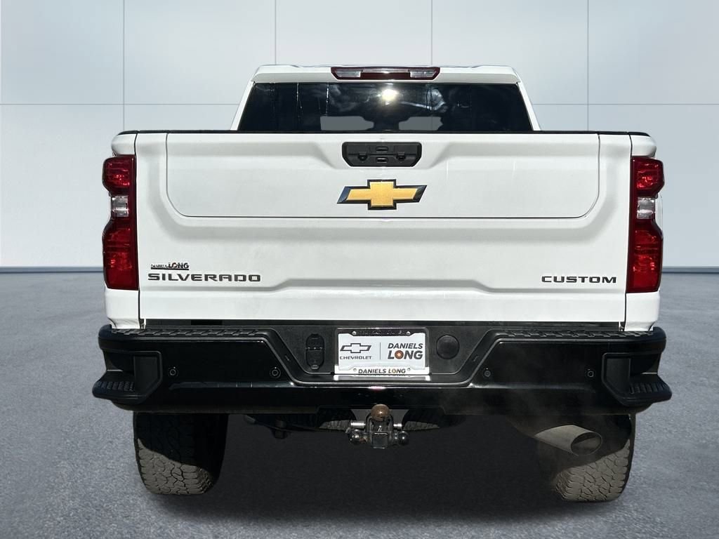 Used 2024 Chevrolet Silverado 2500 Custom w/ Custom Value Package image 4
