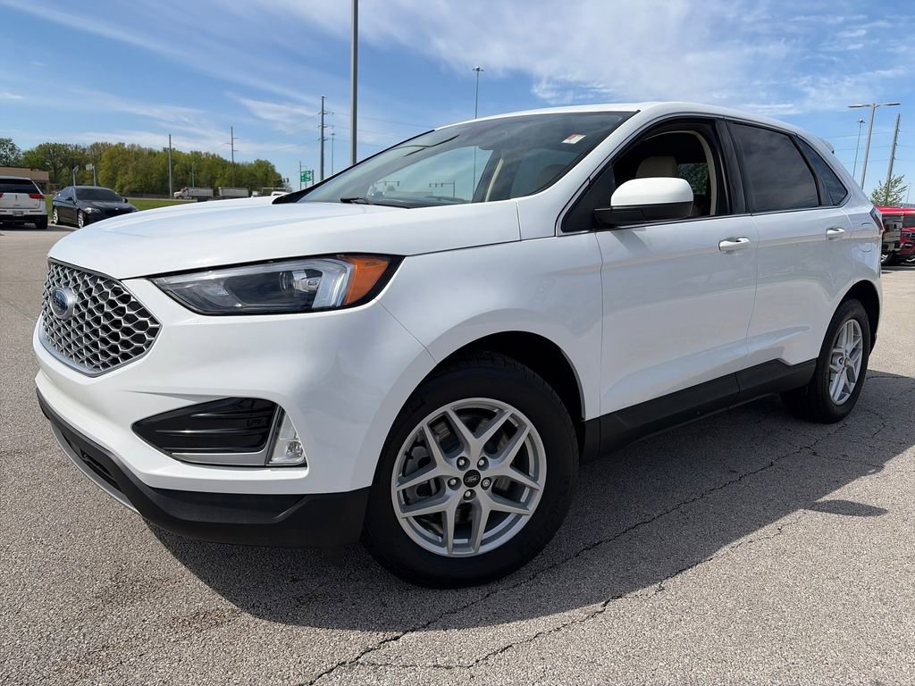 Used 2024 Ford Edge SEL w/ Convenience Package AWD/4WD image 3