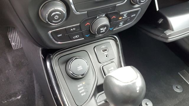 Certified 2019 Jeep Compass Limited image 21