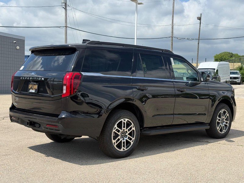 New 2026 Ford Expedition Active AWD/4WD image 3