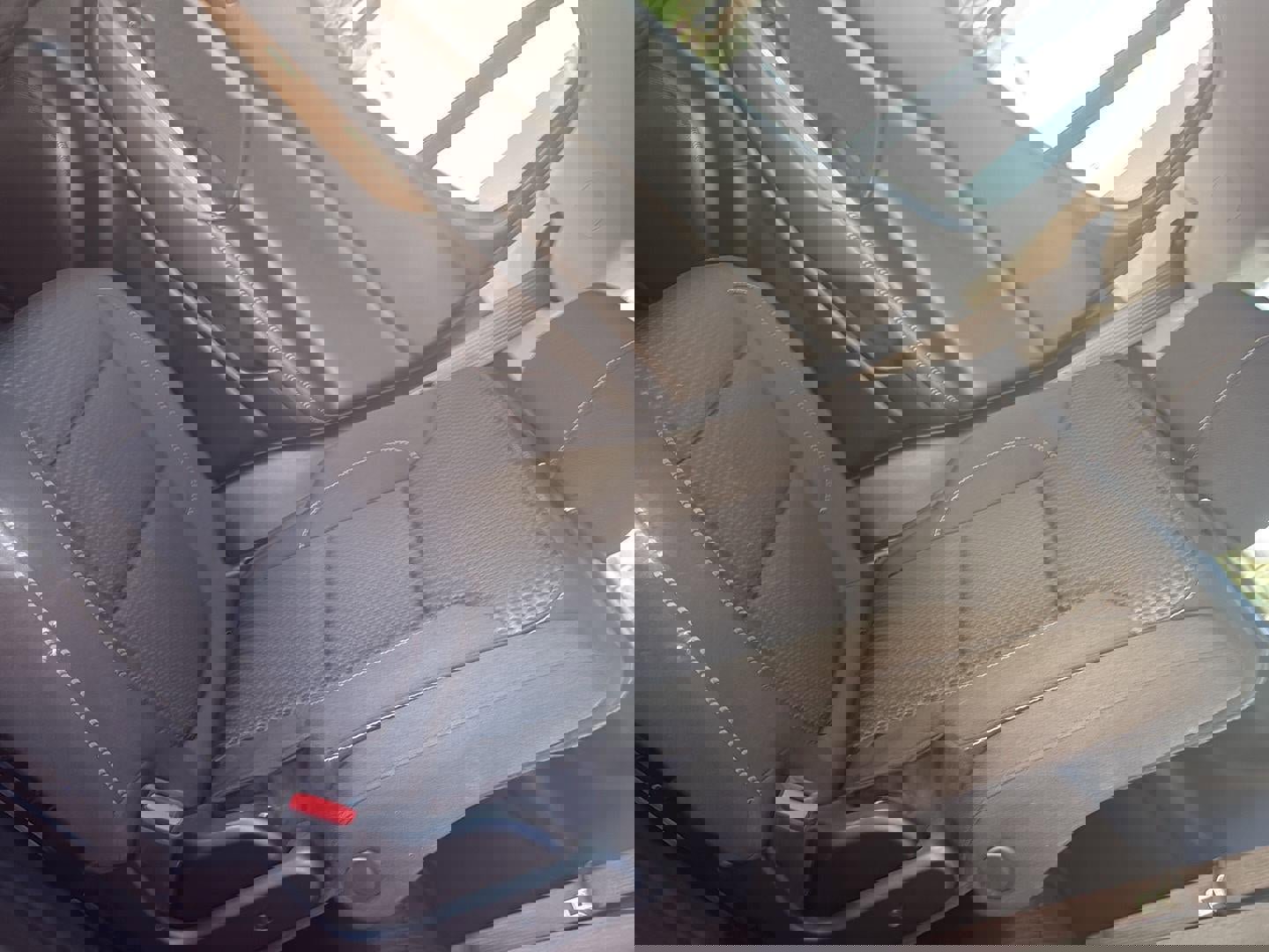 Used 2023 GMC Acadia SLE w/ Driver Convenience Package image 13