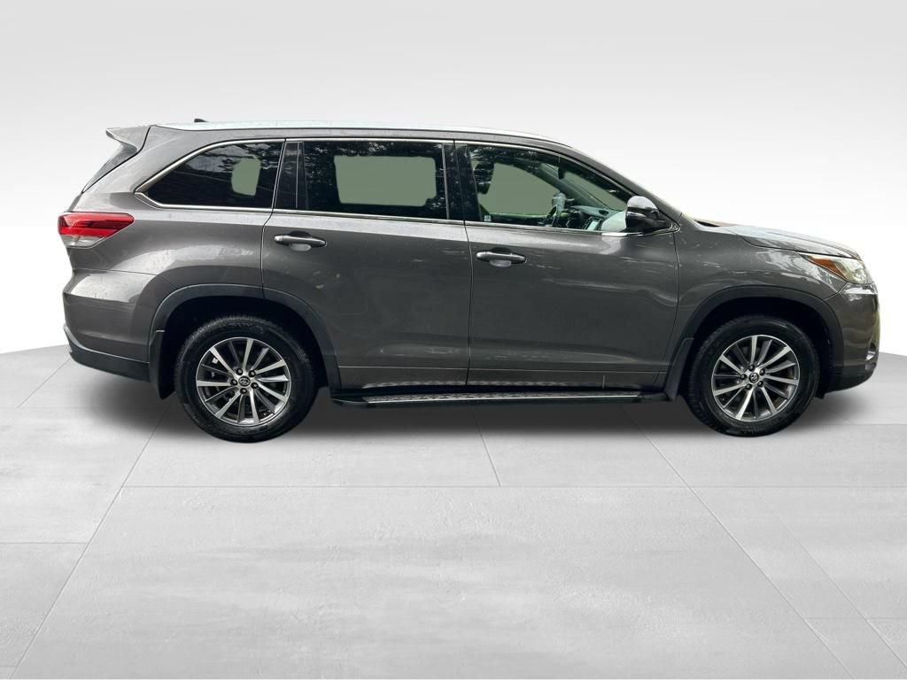 Used 2018 Toyota Highlander XLE AWD/4WD image 7