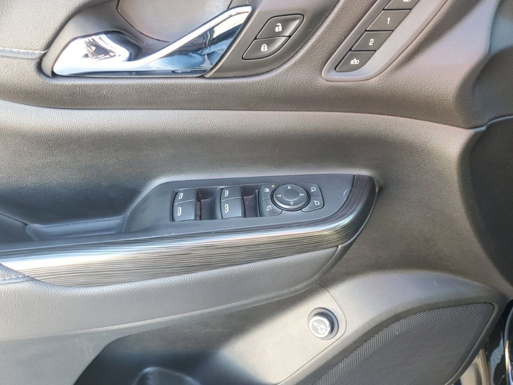 Used 2023 GMC Acadia SLT w/ Technology Package image 28