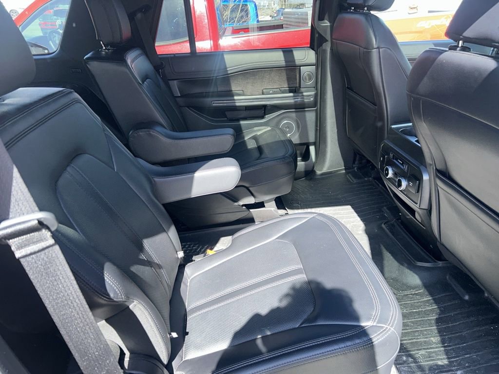 Used 2021 Ford Expedition Limited image 3