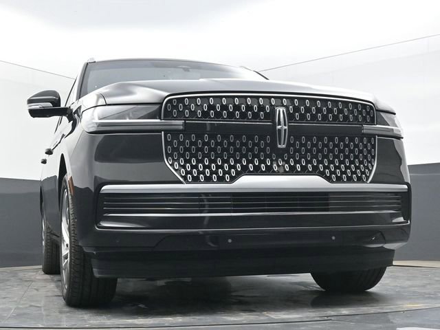 Used 2025 Lincoln Navigator Reserve AWD/4WD image 46
