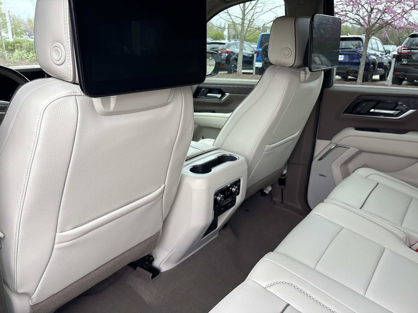 Used 2026 GMC Yukon XL Denali w/ Denali Reserve Package image 30