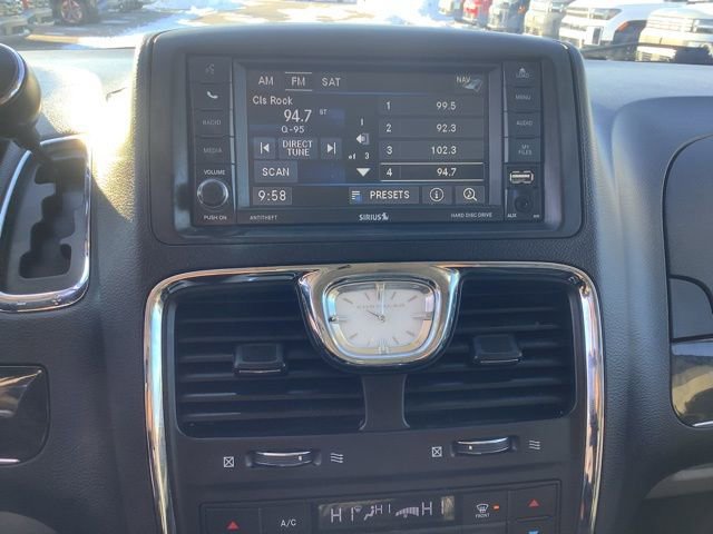 Used 2014 Chrysler Town & Country Touring-L w/ Driver Convenience Group image 11