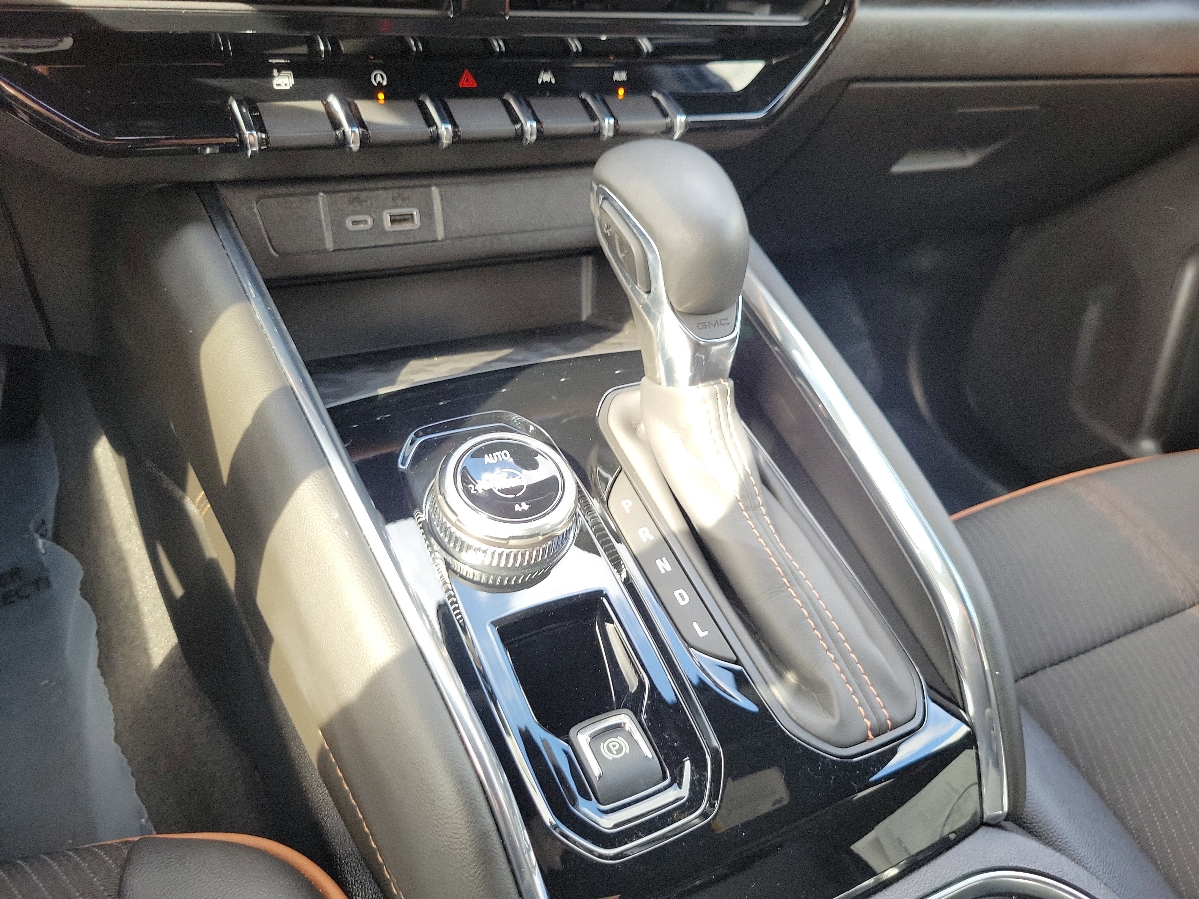 Used 2025 GMC Canyon AT4 image 22