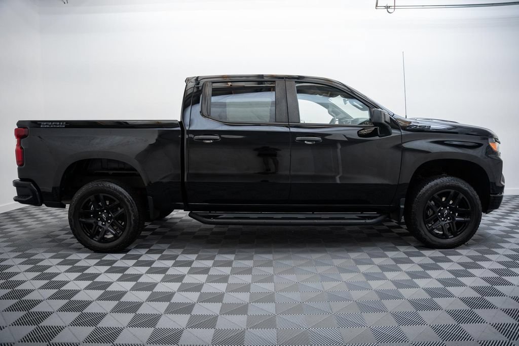 Used 2023 Chevrolet Silverado 1500 Custom Trail Boss w/ Midnight Edition AWD/4WD image 4