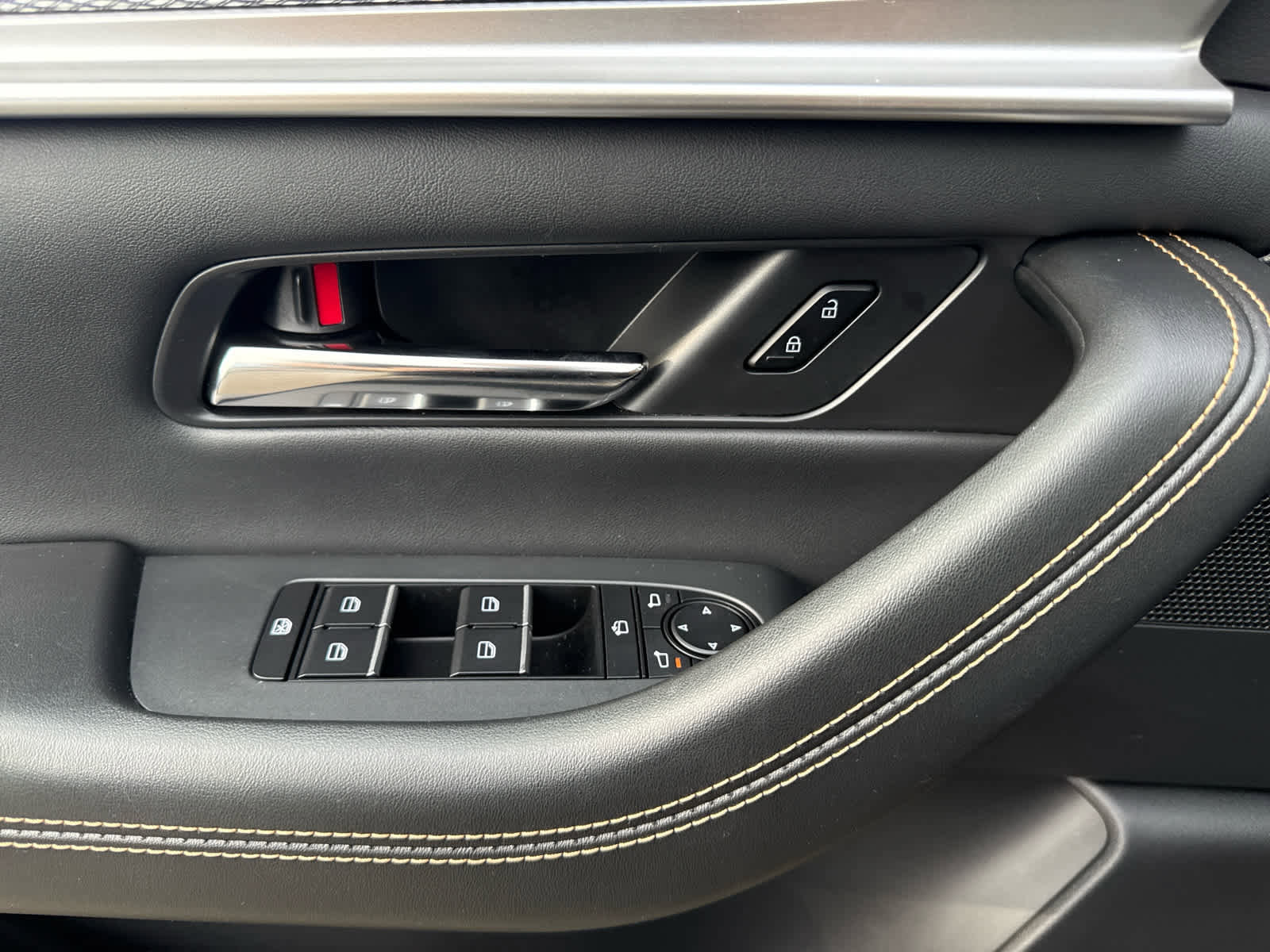 Certified 2025 MAZDA CX-90 Plug-In Hybrid w/ Premium Plus image 12