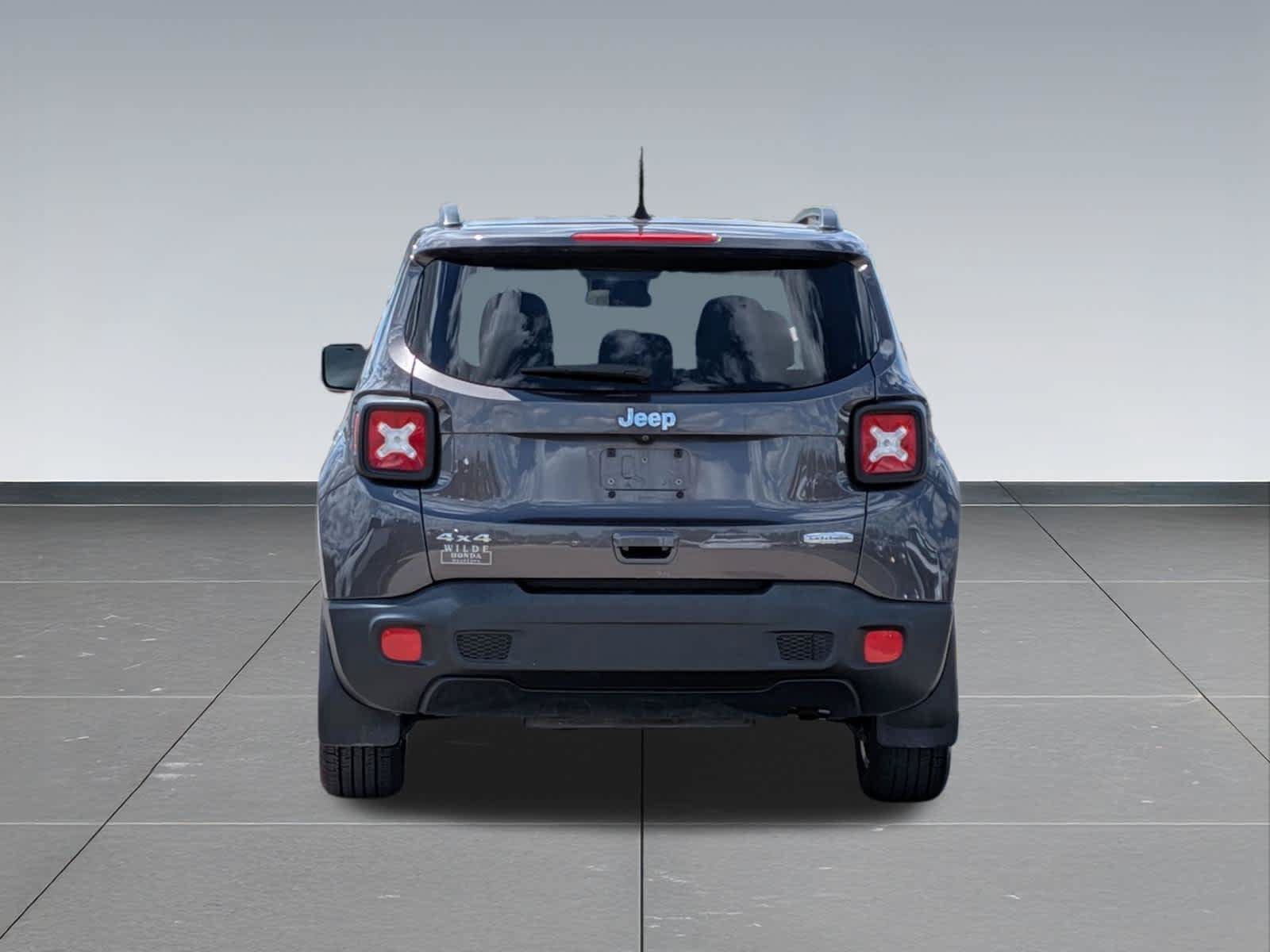 Used 2018 Jeep Renegade Latitude w/ Cold Weather Group AWD/4WD image 4