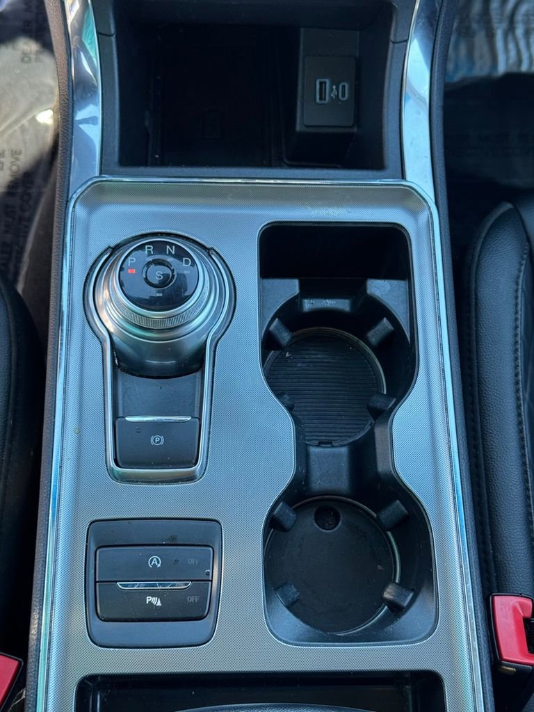 Used 2024 Ford Edge Titanium image 27