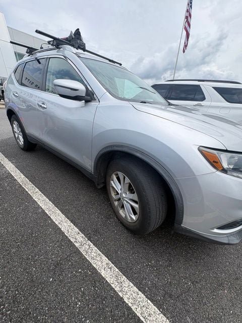 Used 2016 Nissan Rogue SV AWD/4WD image 3