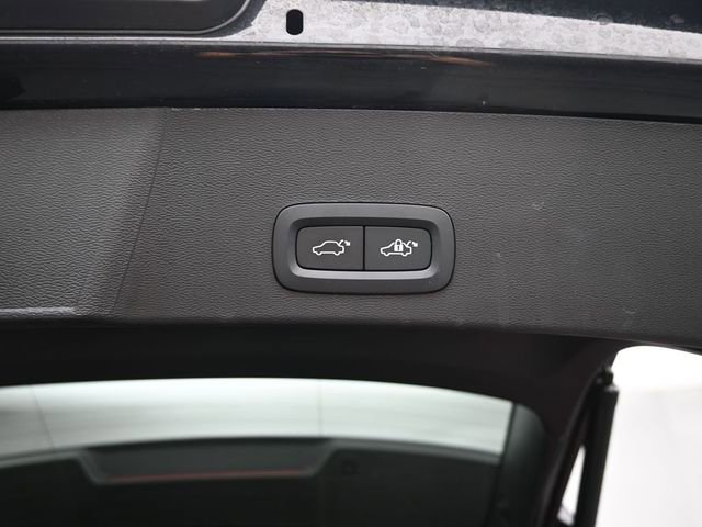 Used 2024 Volvo XC40 B5 Plus w/ Climate Package image 32