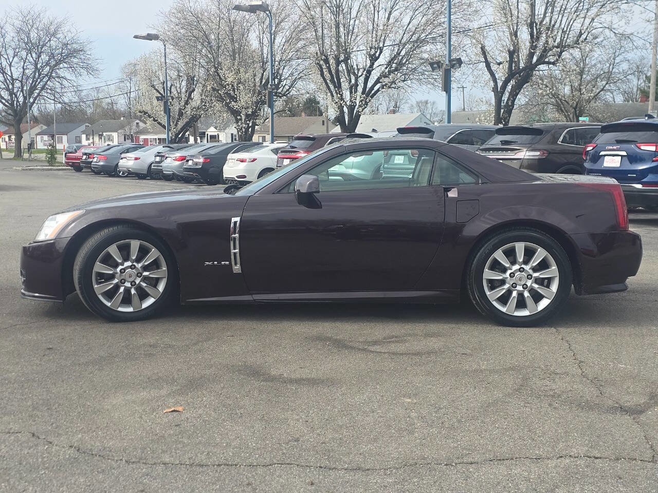 Used 2009 Cadillac XLR image 3