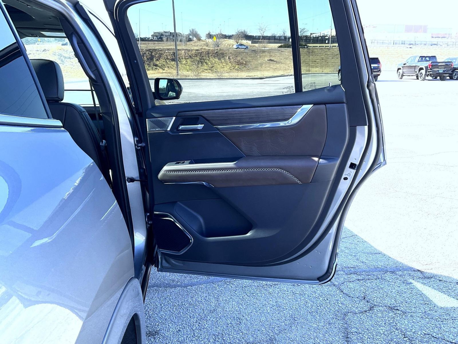 New 2026 GMC Acadia Denali Ultimate w/ LPO, Floor Liner Package image 17