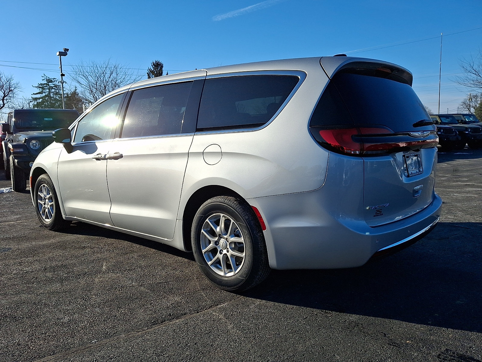 New 2026 Chrysler Pacifica Select FWD image 4