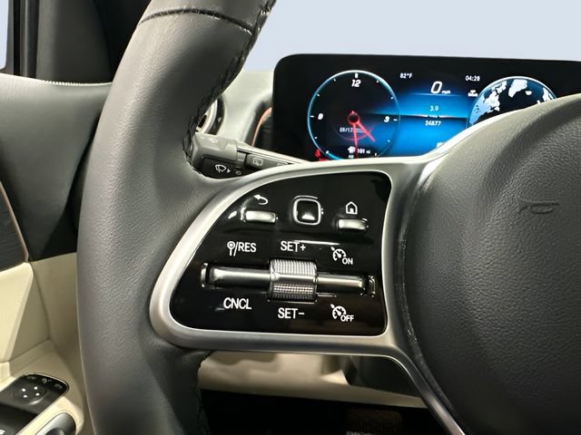 Used 2023 Mercedes-Benz GLB 250 4MATIC image 17