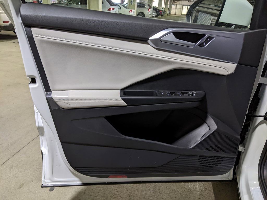 New 2025 Volkswagen Taos SE image 9