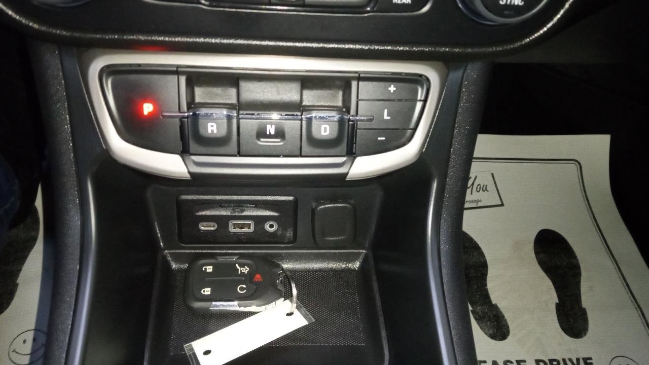 Used 2022 GMC Terrain Denali w/ LPO, Floor Liner Package AWD/4WD image 18