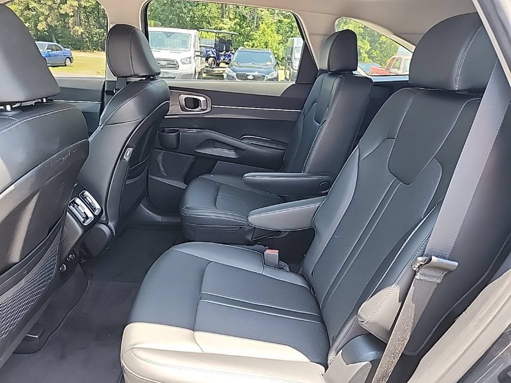 Used 2021 Kia Sorento EX w/ Panoramic Sunroof Package FWD image 16