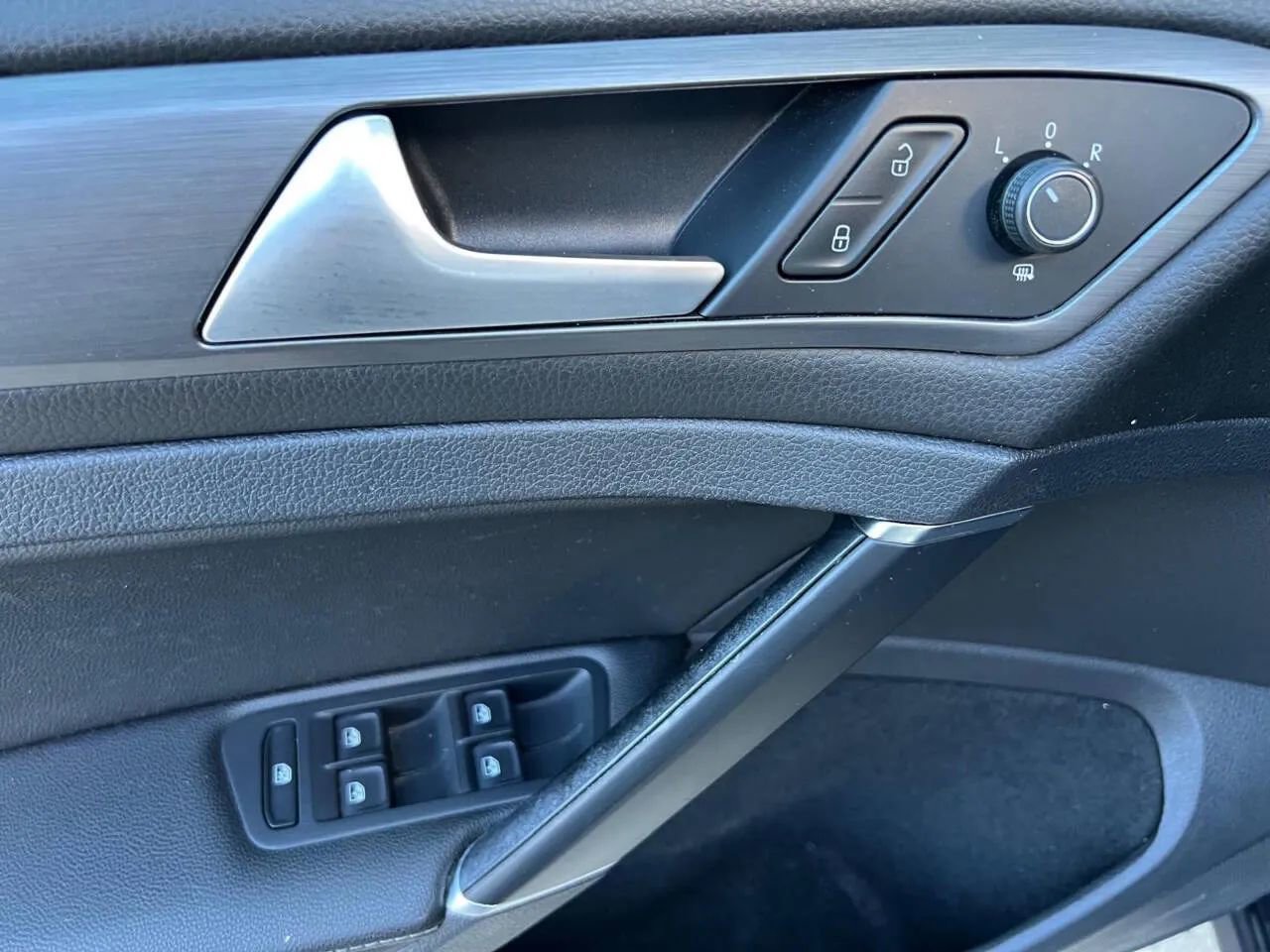 Used 2020 Volkswagen Golf 4-Door image 30