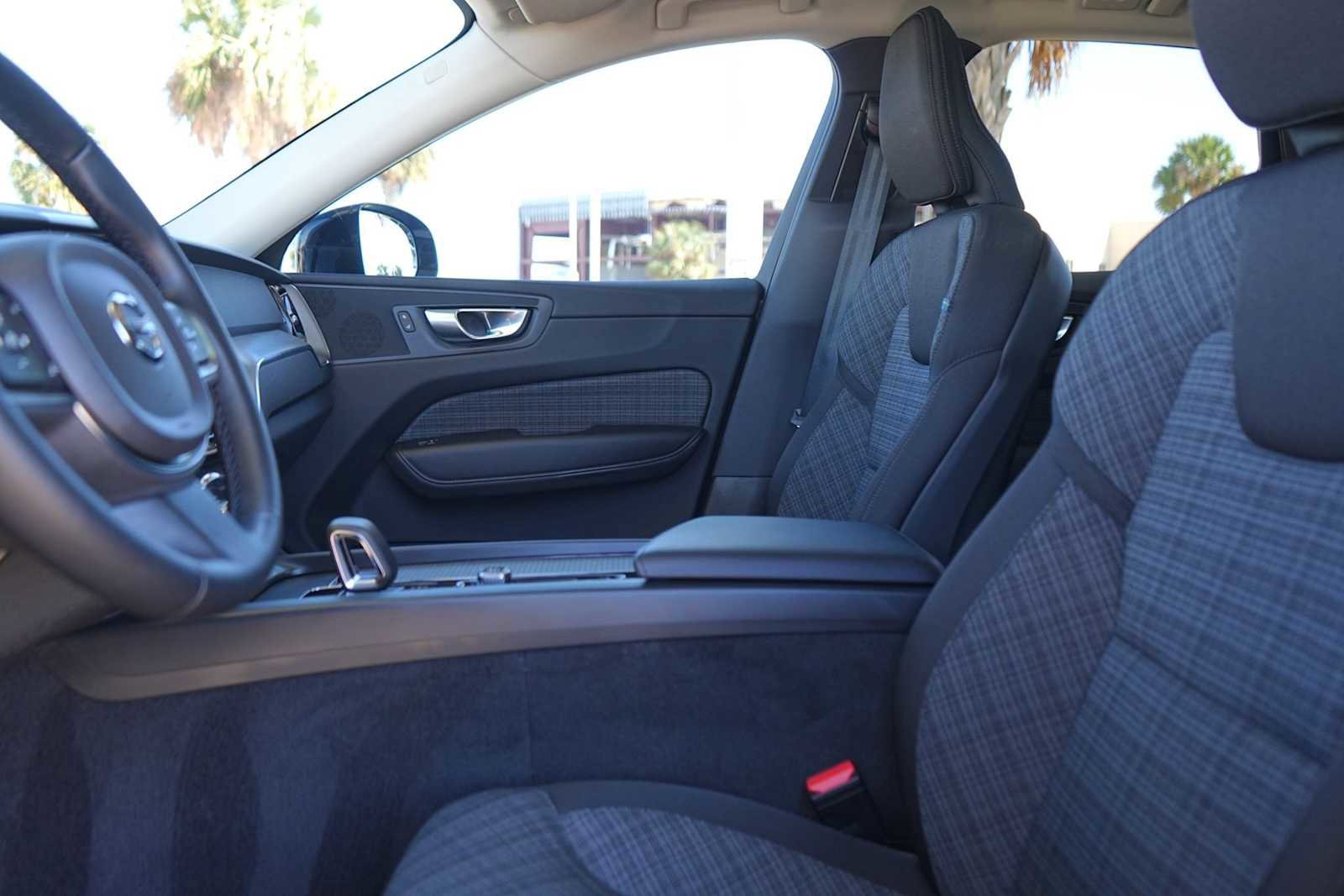 Used 2024 Volvo XC60 B5 Core w/ Protection Package Premier image 11