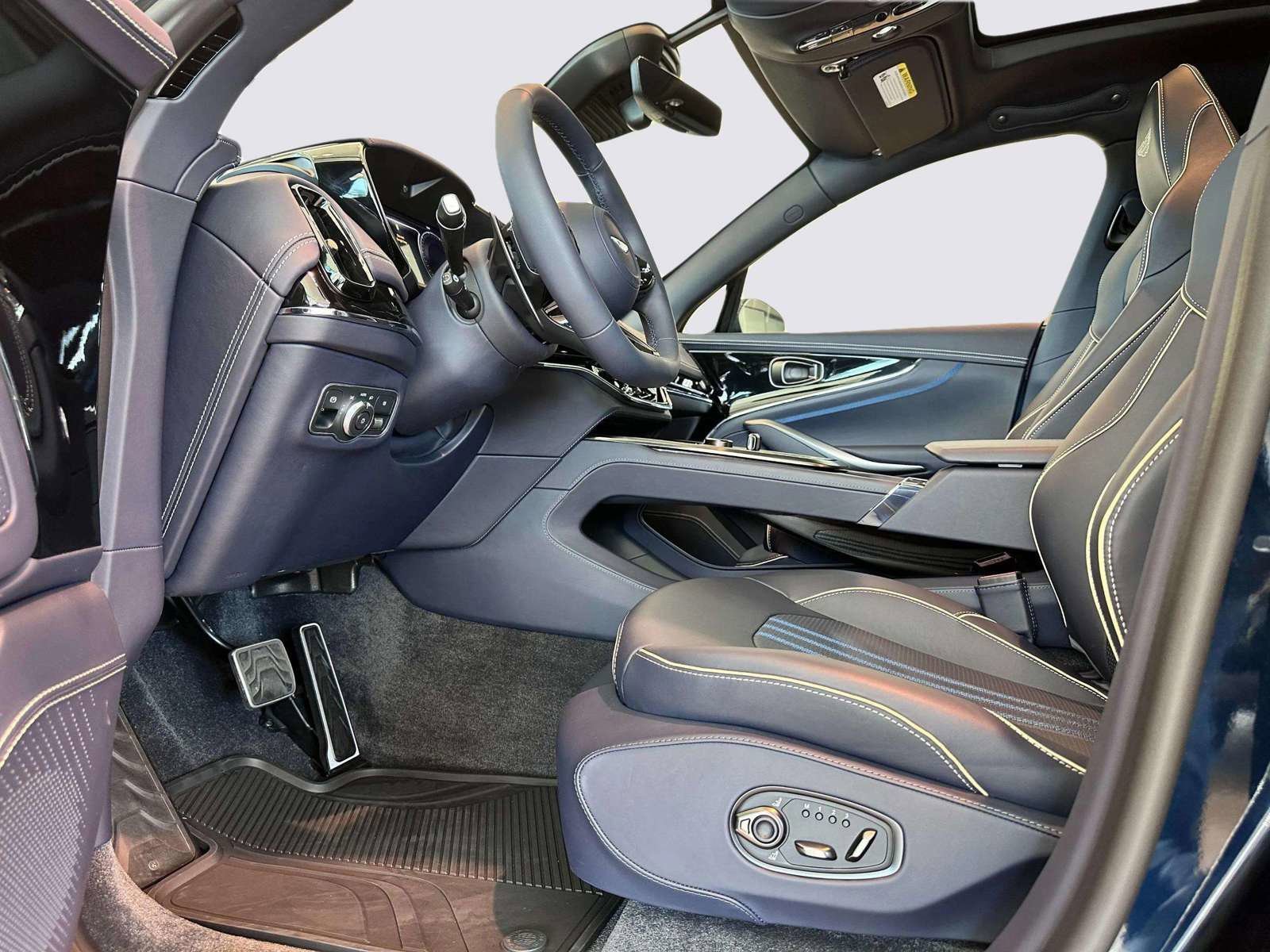 New 2025 Aston Martin DBX 707 image 18