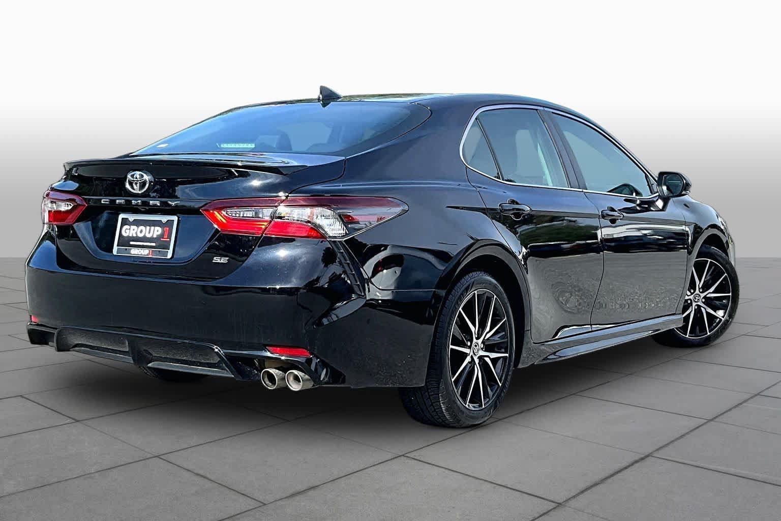 Used 2021 Toyota Camry SE w/ Cold Weather Package FWD image 13