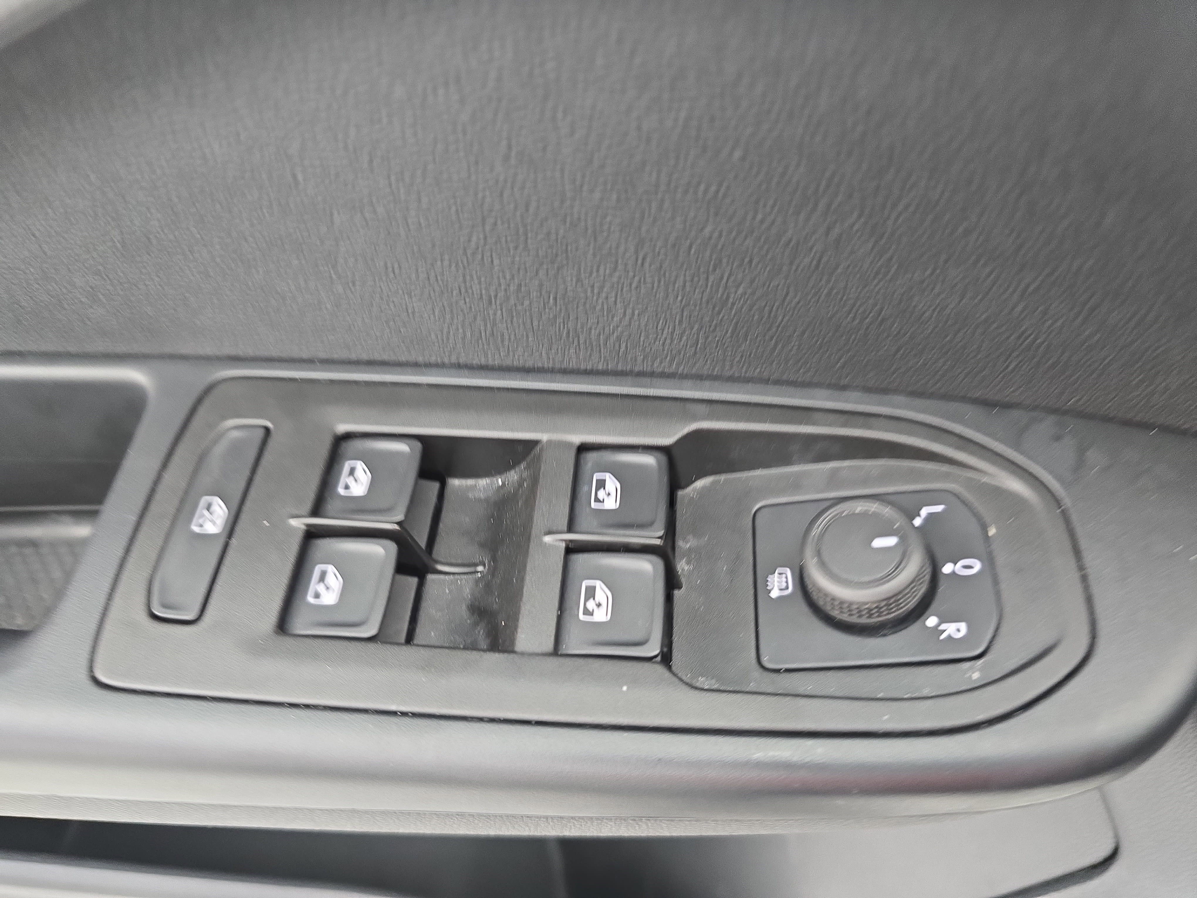 Used 2024 Volkswagen Taos SEL image 27