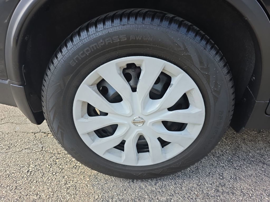 Used 2018 Nissan Rogue S image 13