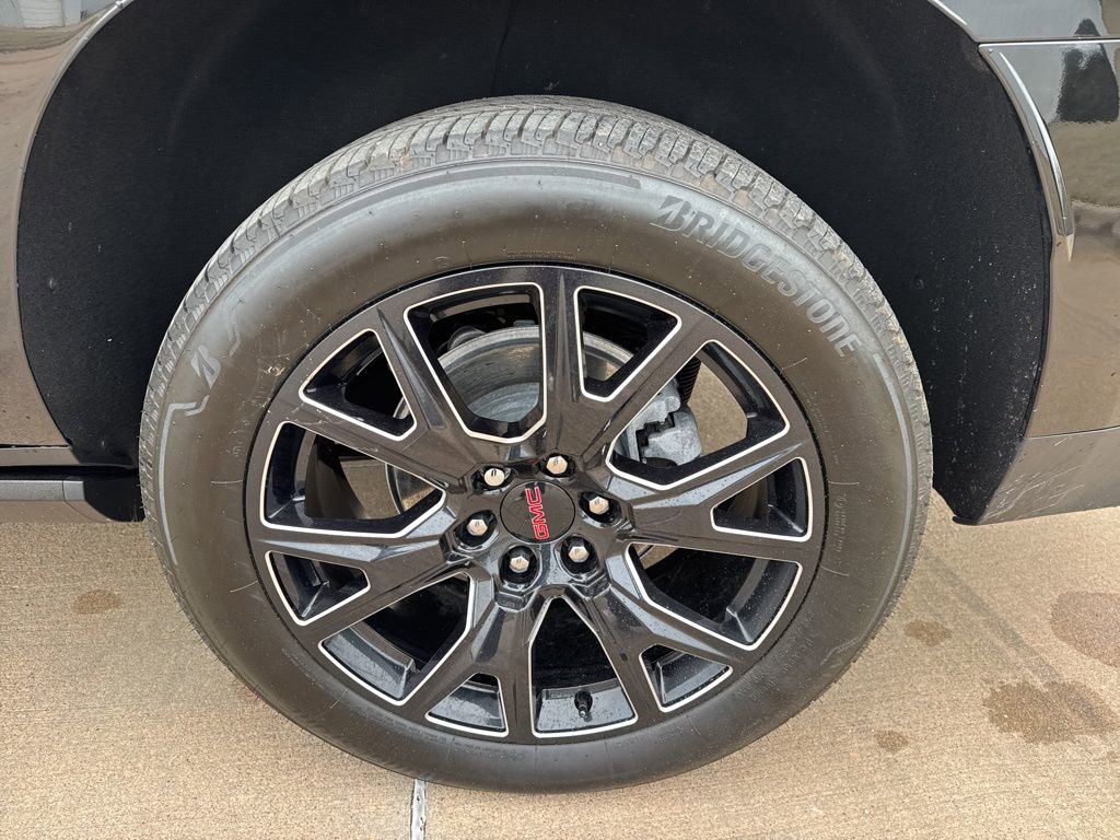 Used 2024 GMC Yukon XL Denali Ultimate w/ LPO, Illumination Package image 10