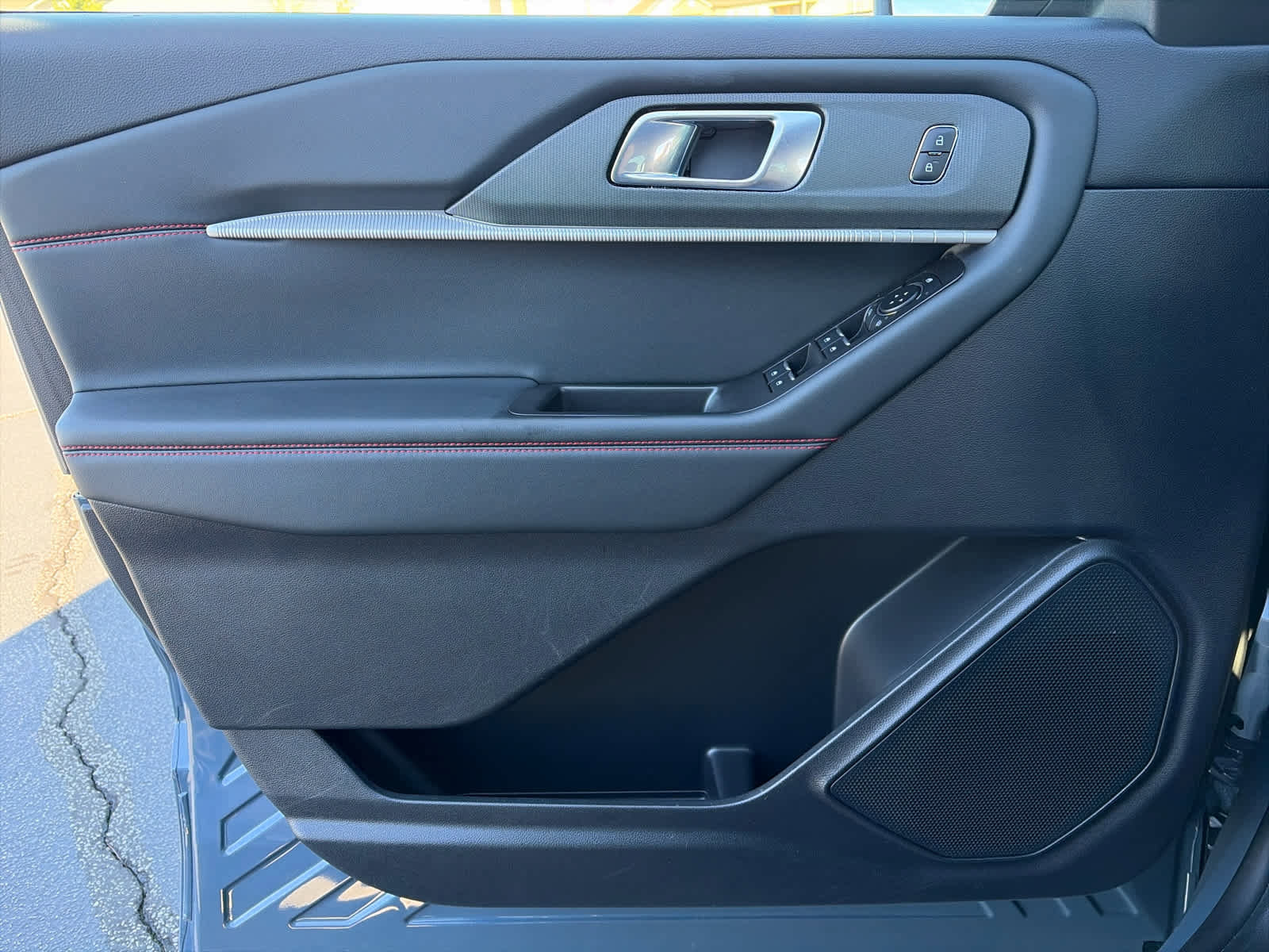 Used 2025 Ford Explorer ST-Line image 15