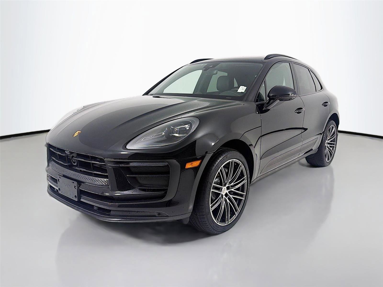 Certified 2023 Porsche Macan AWD/4WD image 1