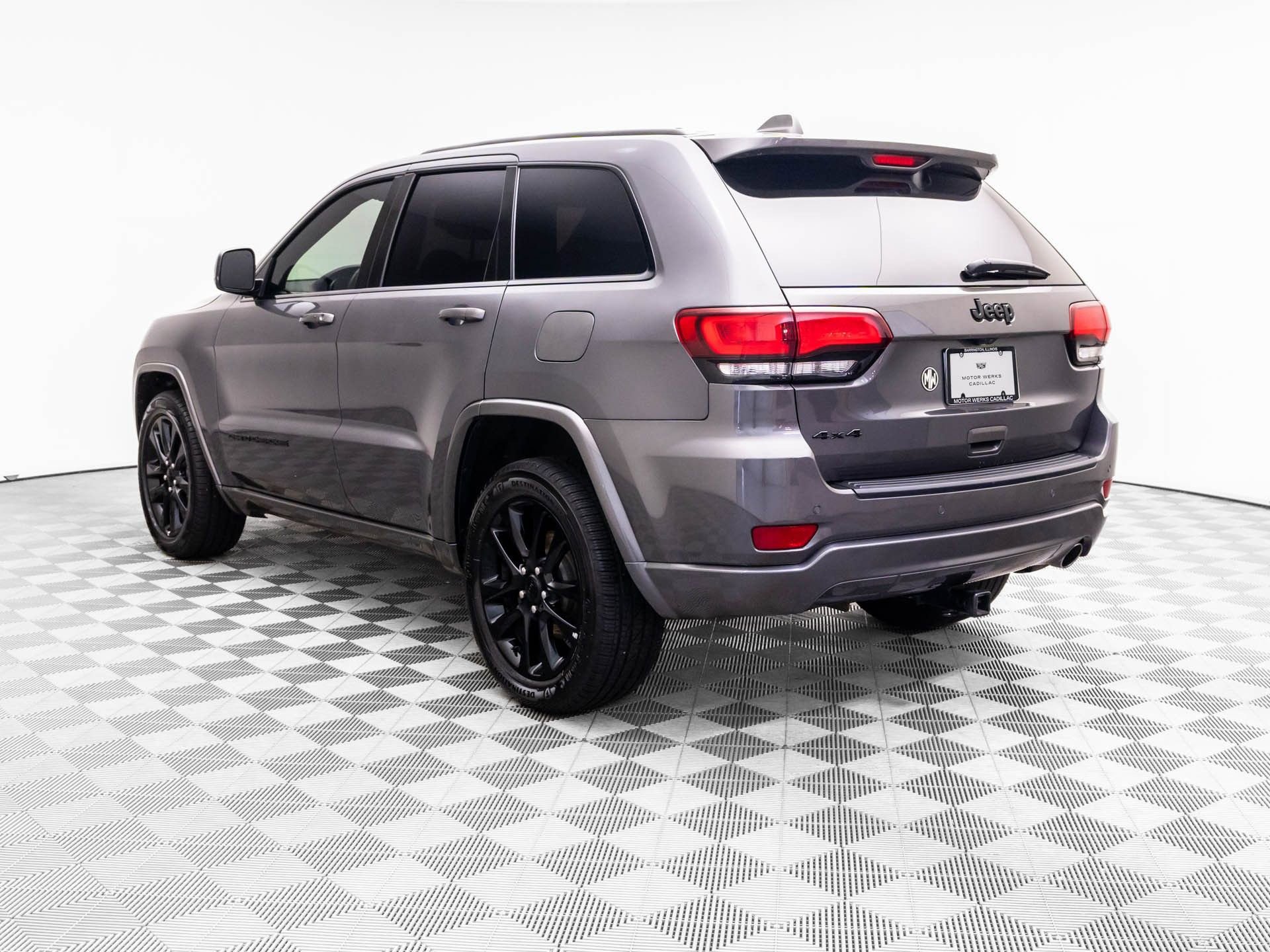 Used 2018 Jeep Grand Cherokee Altitude AWD/4WD video 3