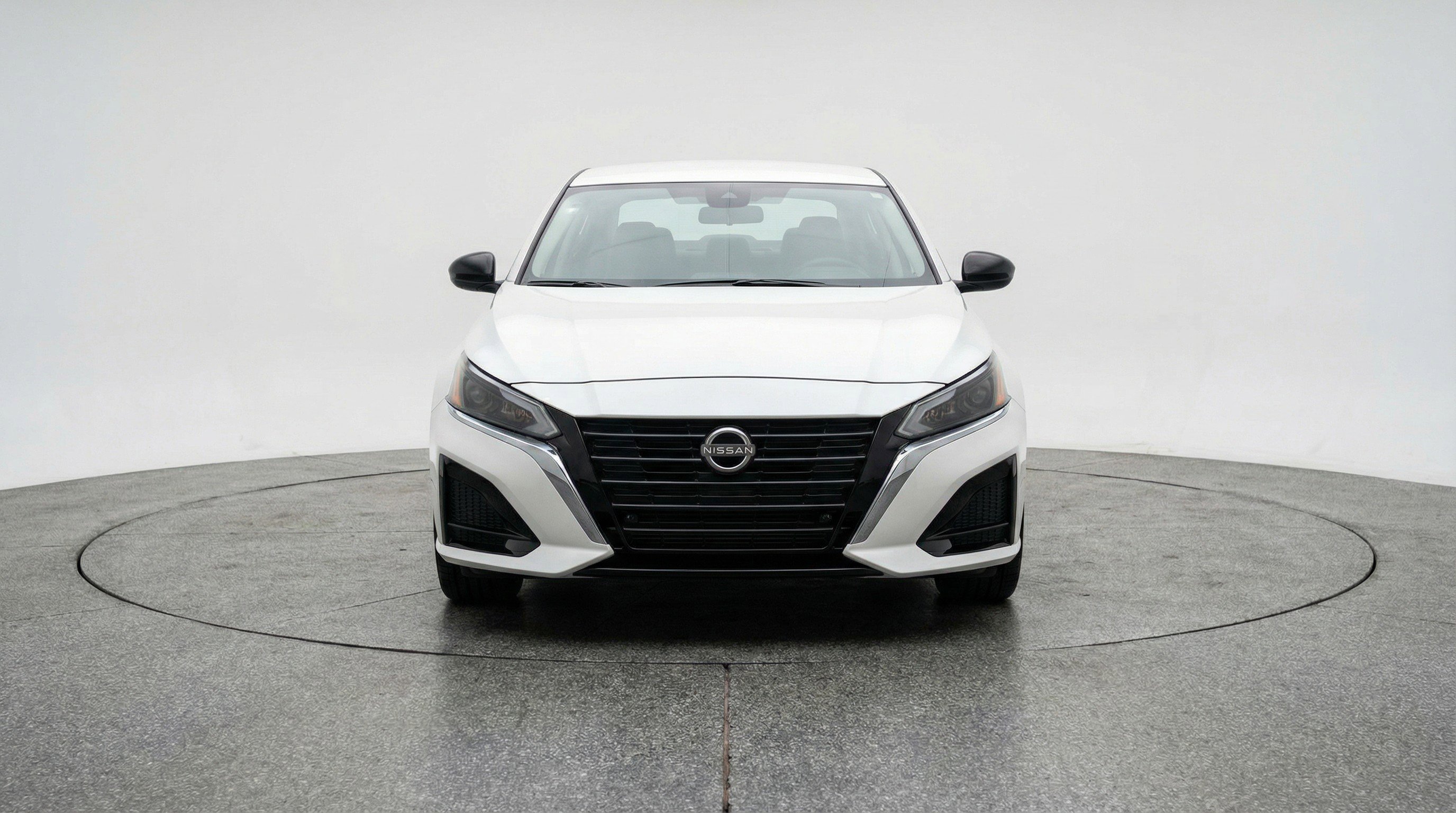 Used 2025 Nissan Altima 2.5 SV image 2