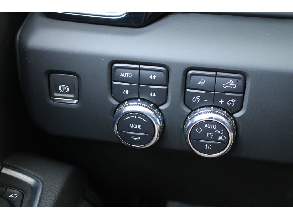 Used 2024 GMC Sierra 2500 Denali w/ Technology Package AWD/4WD image 36