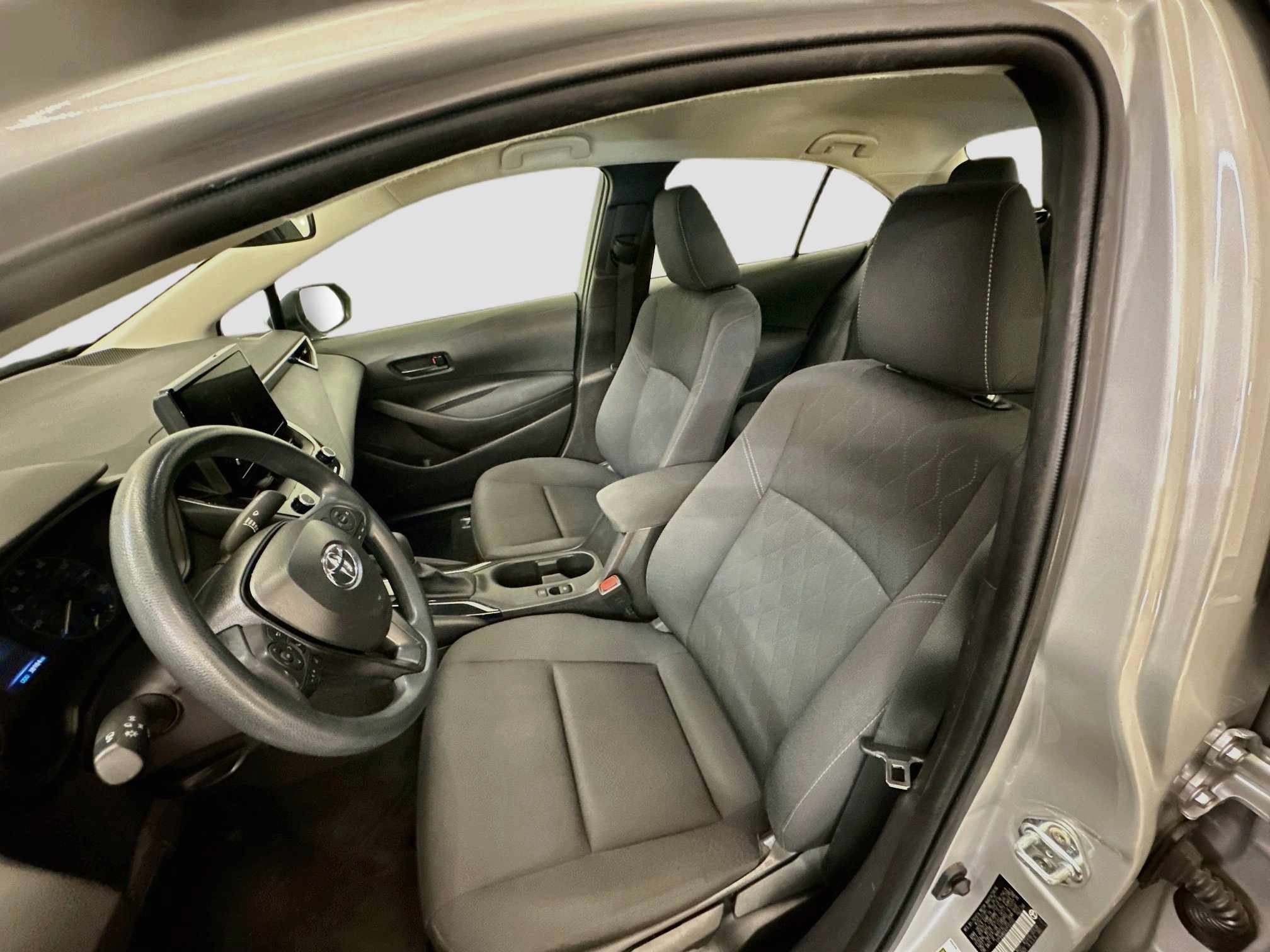 Used 2025 Toyota Corolla LE FWD image 13