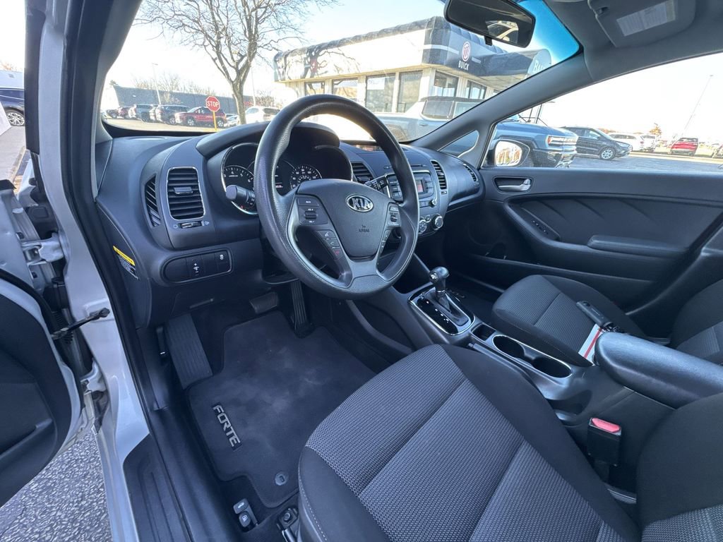 Used 2017 Kia Forte LX image 10
