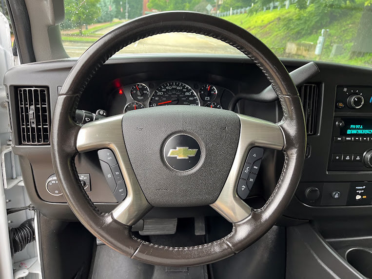 Used 2018 Chevrolet Express 2500 LT w/ LT Preferred Equipment Group RWD image 12