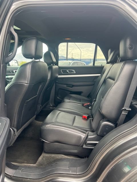 Used 2016 Ford Explorer XLT w/ Equipment Group 202A FWD image 25