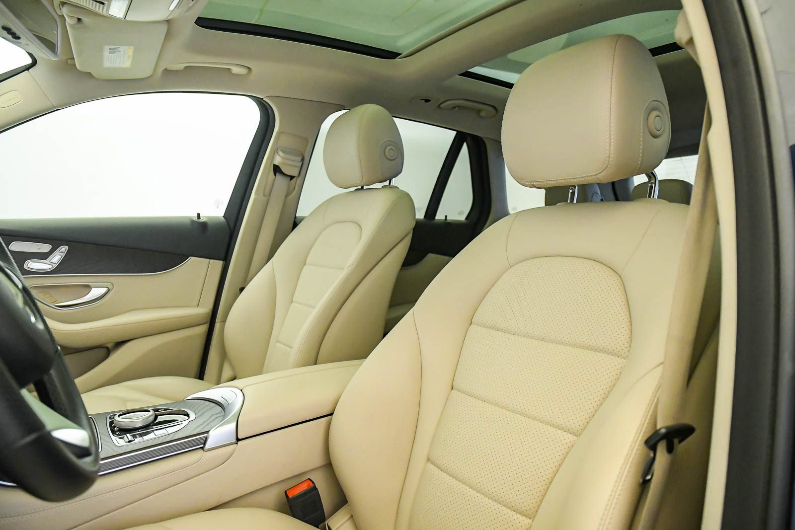 Used 2019 Mercedes-Benz GLC 350e 4MATIC image 17