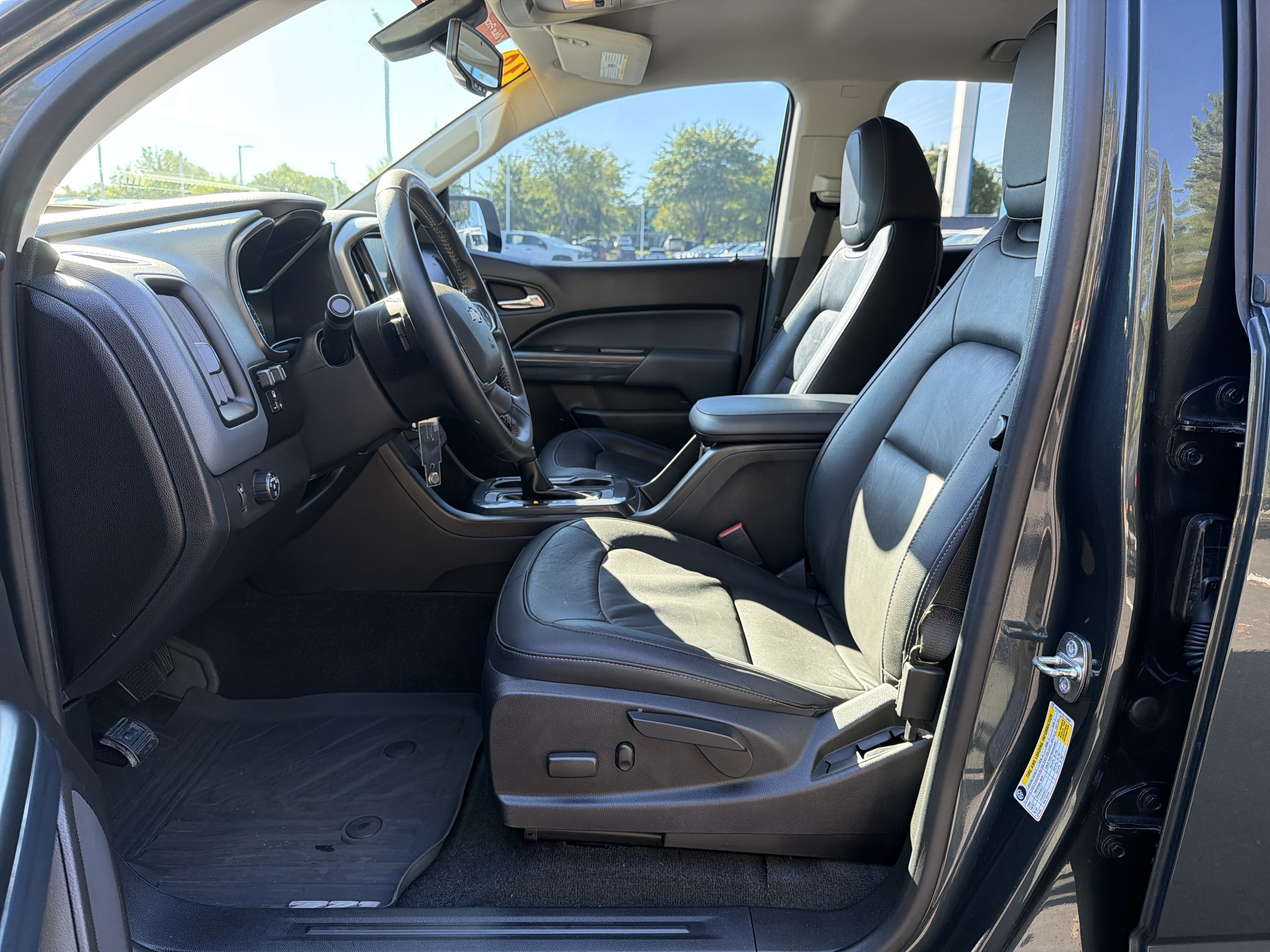 Used 2018 Chevrolet Colorado Z71 RWD image 16