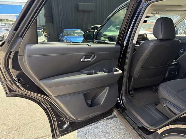 New 2026 Nissan Pathfinder SL w/ SL Premium Package AWD/4WD image 10