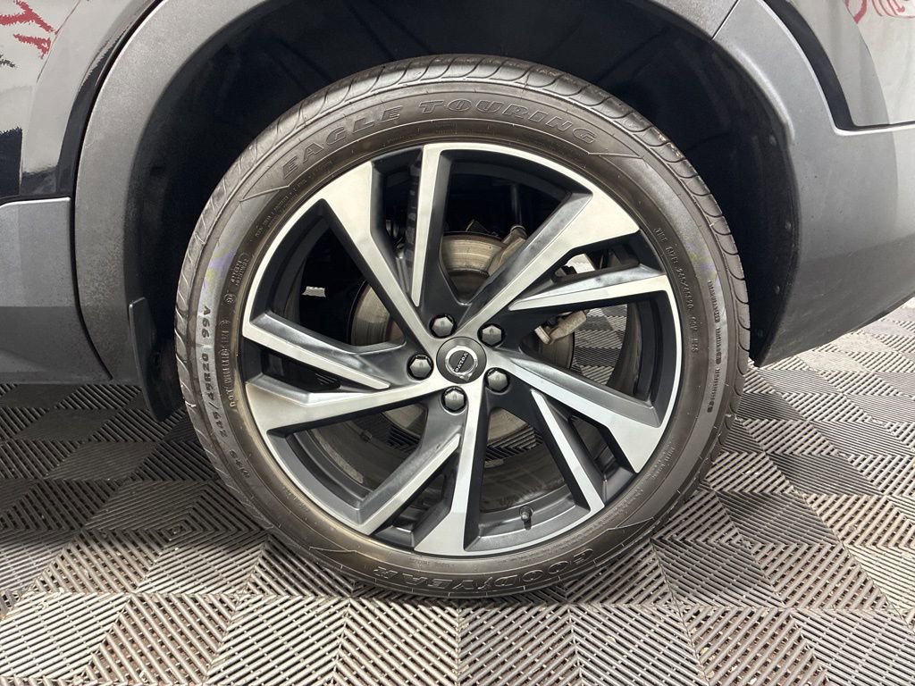 Used 2022 Volvo XC40 T5 R-Design w/ Climate Package image 34