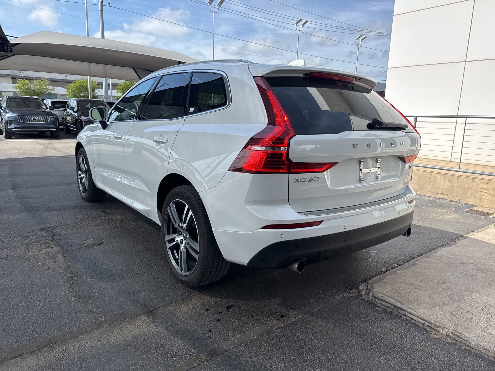 Used 2021 Volvo XC60 T5 Momentum w/ Advanced Package image 7