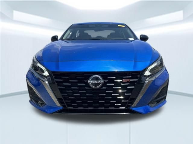 Used 2025 Nissan Altima 2.5 SR FWD image 2