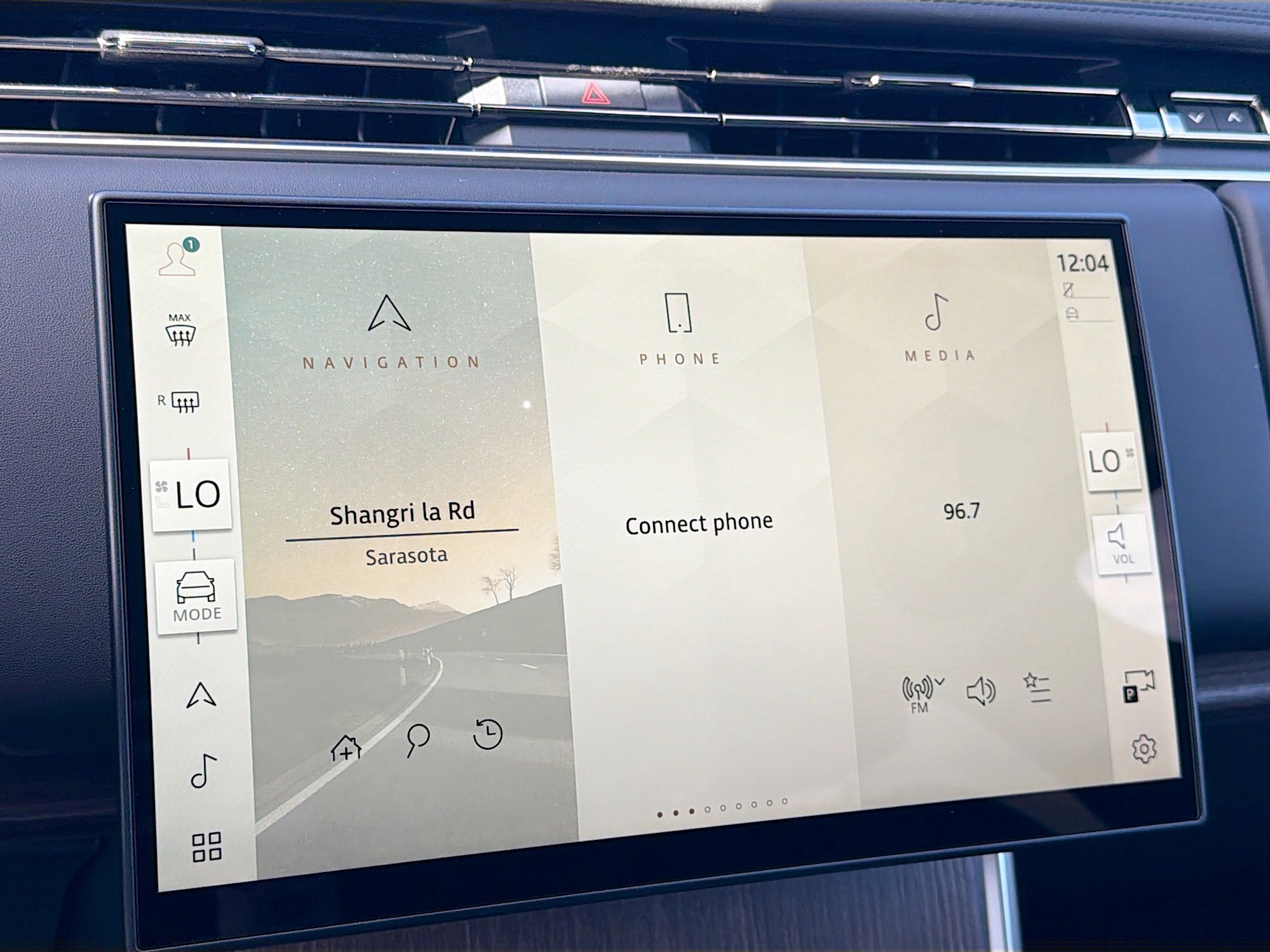 New 2026 Land Rover Range Rover SE image 32